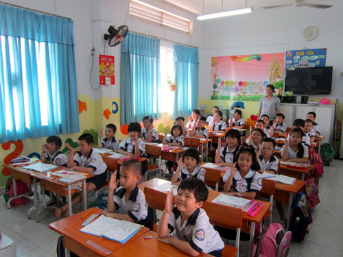 Quá tải học sinh lớp 1 vì “heo vàng”